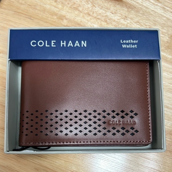 Cole Haan NWT Triboro Slimfold Bifold Genuine Leather Mens Wallet in Cognac - Picture 1 of 10